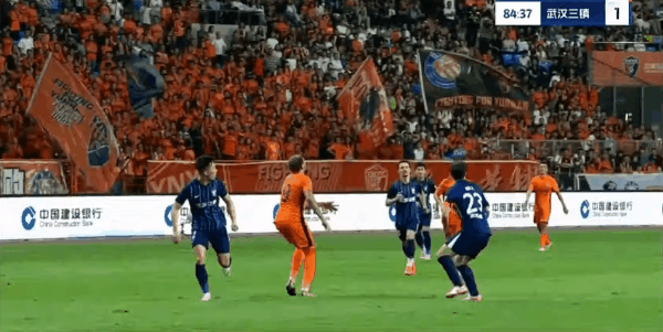 mk体育官方-中超战报:罗竞世界波,李松益自摆乌龙,云南玉昆2-1武汉三镇