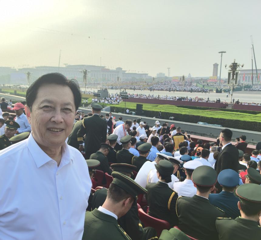 MK体育直播-唐国强担心的事发生了!同现身观礼阅兵,却遭评论批评不如刘劲?