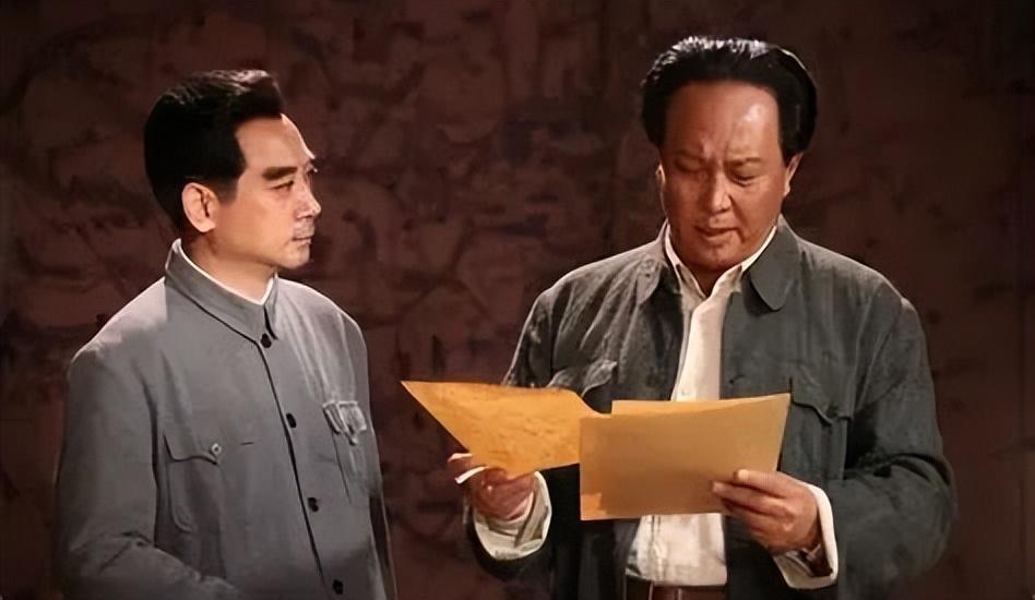 MK体育直播-唐国强担心的事发生了!同现身观礼阅兵,却遭评论批评不如刘劲?