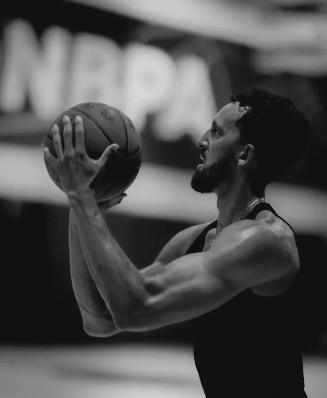 签了！28岁射手加盟尼克斯！谢谢你，西蒙斯