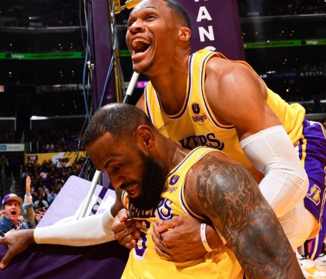 MK体育官网-韦少关键时刻遭冷藏 老詹甜瓜站在了沃格尔一边？