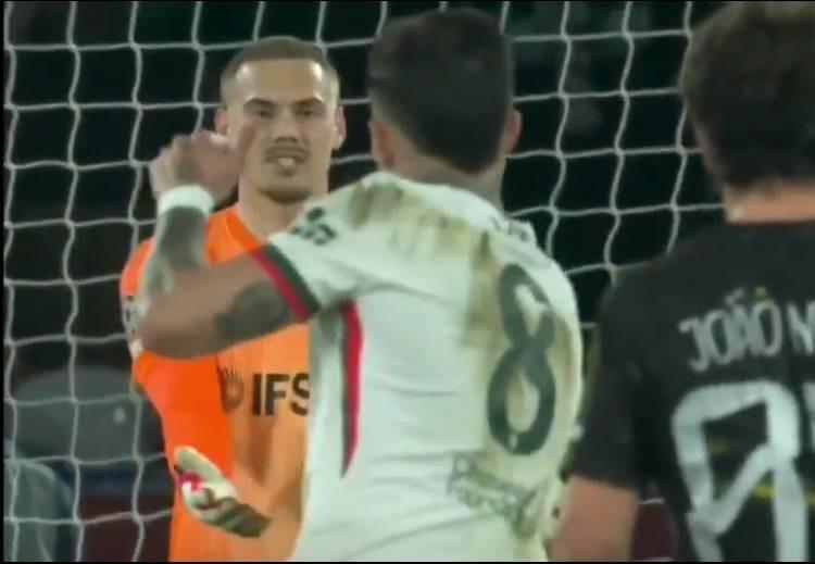 mk体育官方-气得不轻，约恩森89分钟出球失误险丢球，恩佐冲其怒吼+砸球